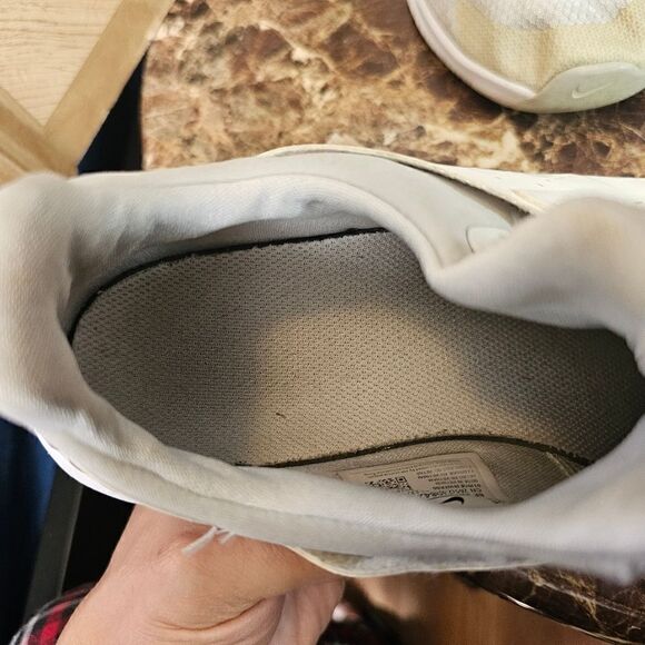 Nike women's Air Max Bella white running training shoes size 9.5.  564 - Picture 9 of 11